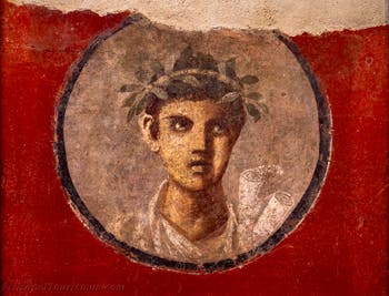 Fresko Junger Mann mit Papyrusrolle, Pompeji, Casa del Cenacolo, Archäologisches Museum Neapel