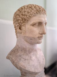 Riesiger Kopf des jungen Herkules, Farnese-Sammlung, Archäologisches Museum von Neapel in Italien