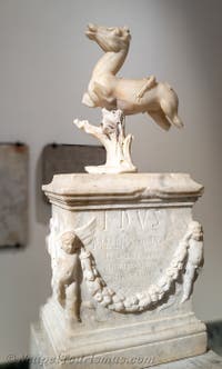 Cerf au galop, Temple d'Apollon, Pompéi, musée archéologique de Naples en Italie
