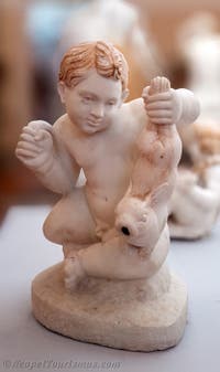 Kind mit einem Hasen, Casa del Camillo, Pompeji, Archäologisches Museum von Neapel in Italien