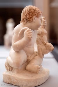 Kind mit einem Hasen, Casa del Camillo, Pompeji, Archäologisches Museum von Neapel in Italien