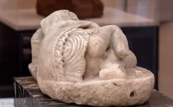 Schlafender kleiner Fischer, Casa della Seconda Fontana Piccola, Pompeji, Archäologisches Museum von Neapel, Italien