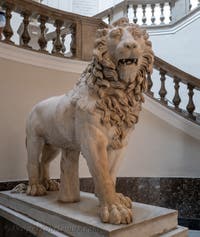 Stehender Löwe, Farnese-Sammlung, Archäologisches Museum von Neapel, Italien