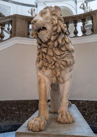 Stehender Löwe, Farnese-Sammlung, Archäologisches Museum von Neapel, Italien
