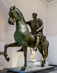 Vermutliche Reiterstatue von Caligula, Tempel der Fortuna Augusta, Pompeji, Archäologisches Museum von Neapel in Italien