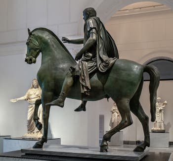 Vermutliche Reiterstatue von Caligula, Tempel der Fortuna Augusta, Pompeji, Archäologisches Museum von Neapel in Italien
