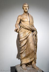 Römischer Notar, rechteckiger Säulenhof, Villa dei Papiri, Archäologisches Museum von Neapel in Italien
