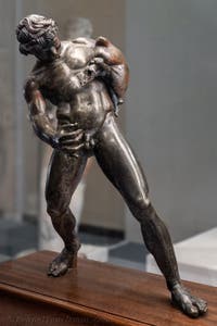 Betrunkener Satyr mit einem Weinschlauch, Casa del Centenario, Pompeji, Archäologisches Museum von Neapel in Italien