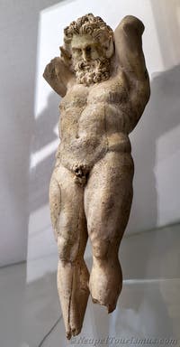 Satyr, der einen Gegenstand stützt, Region um den Vesuv, Archäologisches Museum von Neapel in Italien
