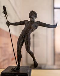 Tanzender Satyr mit einem Thyrsos, Villa dei Papiri, Herculaneum, Archäologisches Museum von Neapel in Italien