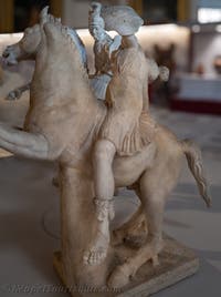 Reiter in Rüstung und sterbende Amazone, Farnese-Sammlung, Archäologisches Museum von Neapel, Italien
