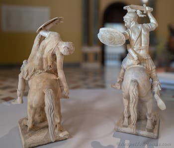 Reiter in Rüstung und sterbende Amazone, Farnese-Sammlung, Archäologisches Museum von Neapel, Italien
