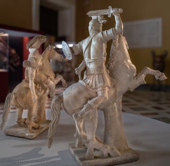 Reiter in Rüstung und sterbende Amazone, Farnese-Sammlung, Archäologisches Museum von Neapel, Italien
