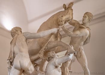 Der Farnese-Stier und die Qualen der Dirke, Farnese-Sammlung, Archäologisches Museum von Neapel in Italien