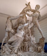 Der Farnese-Stier und die Qualen der Dirke, Farnese-Sammlung, Archäologisches Museum von Neapel in Italien