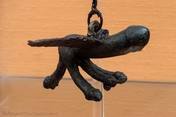 Tintinnabulum, Vogelphallus, Herculaneum, Erotikkabinett, Archäologisches Museum Neapel