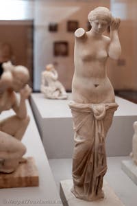 Venus Anadyomene, die sich die Haare trocknet, Pompeji, Archäologisches Museum von Neapel in Italien