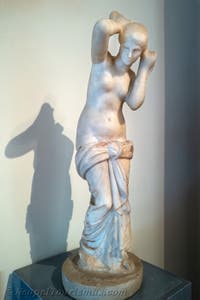 Venus, die aus dem Bad tritt, Portikus des Tempels von Isis, Pompeji, Archäologisches Museum von Neapel in Italien