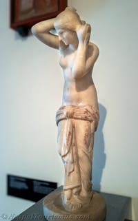 Venus, die aus dem Bad tritt, Portikus des Tempels von Isis, Pompeji, Archäologisches Museum von Neapel in Italien