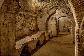 Kryptoportikus der unterirdischen Neapolis unter der Basilika San Lorenzo Maggiore in Neapel, Italien