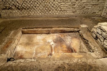 Das Impluvium der unterirdischen Neapolis unter der Basilika San Lorenzo Maggiore in Neapel, Italien
