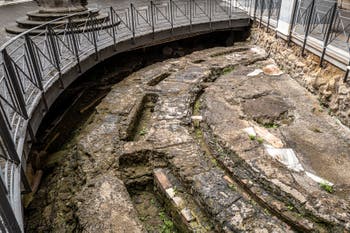 Der Tholos der unterirdischen Neapolis unter der Basilika San Lorenzo Maggiore in Neapel, Italien