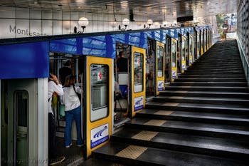 Die Standseilbahn der Linie Montesanto in Neapel, Italien