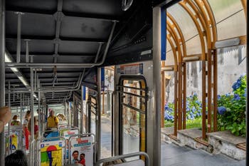 Die Standseilbahn der Linie Montesanto in Neapel, Italien