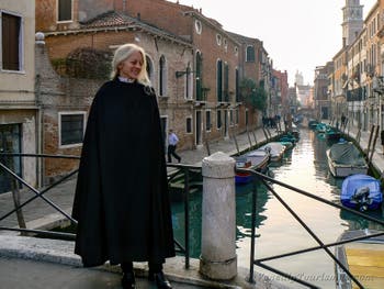 Daniela in Venedig mit ihrem Tabarro von Zara