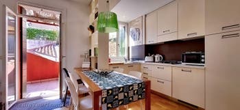 Esszimmer Küche der Ferienwohnung Fenice Terrasse in Venedig, Italien