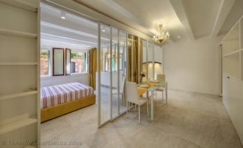 Das Esszimmer der Wohnung San Marziale in Venedig, Italien