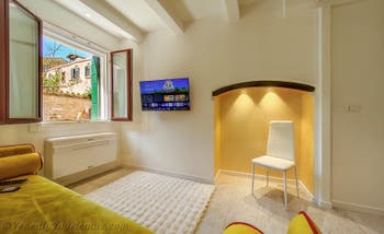 Der Salon der Wohnung San Marziale in Venedig, Italien